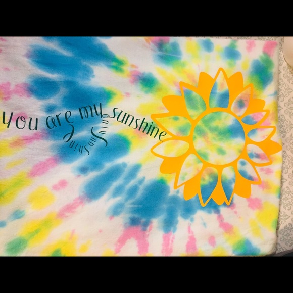 Sunflower Tee 🌻 - Picture 3 of 3